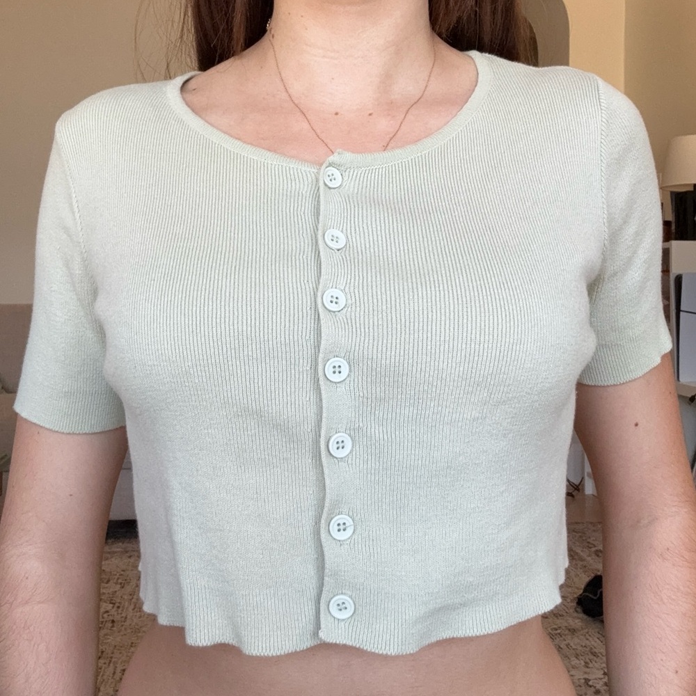 Pistachio green cropped knit top